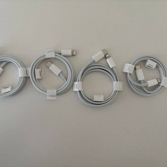 Apple USB-C to Lightning Cable (1 m) - Picture 1 of 2